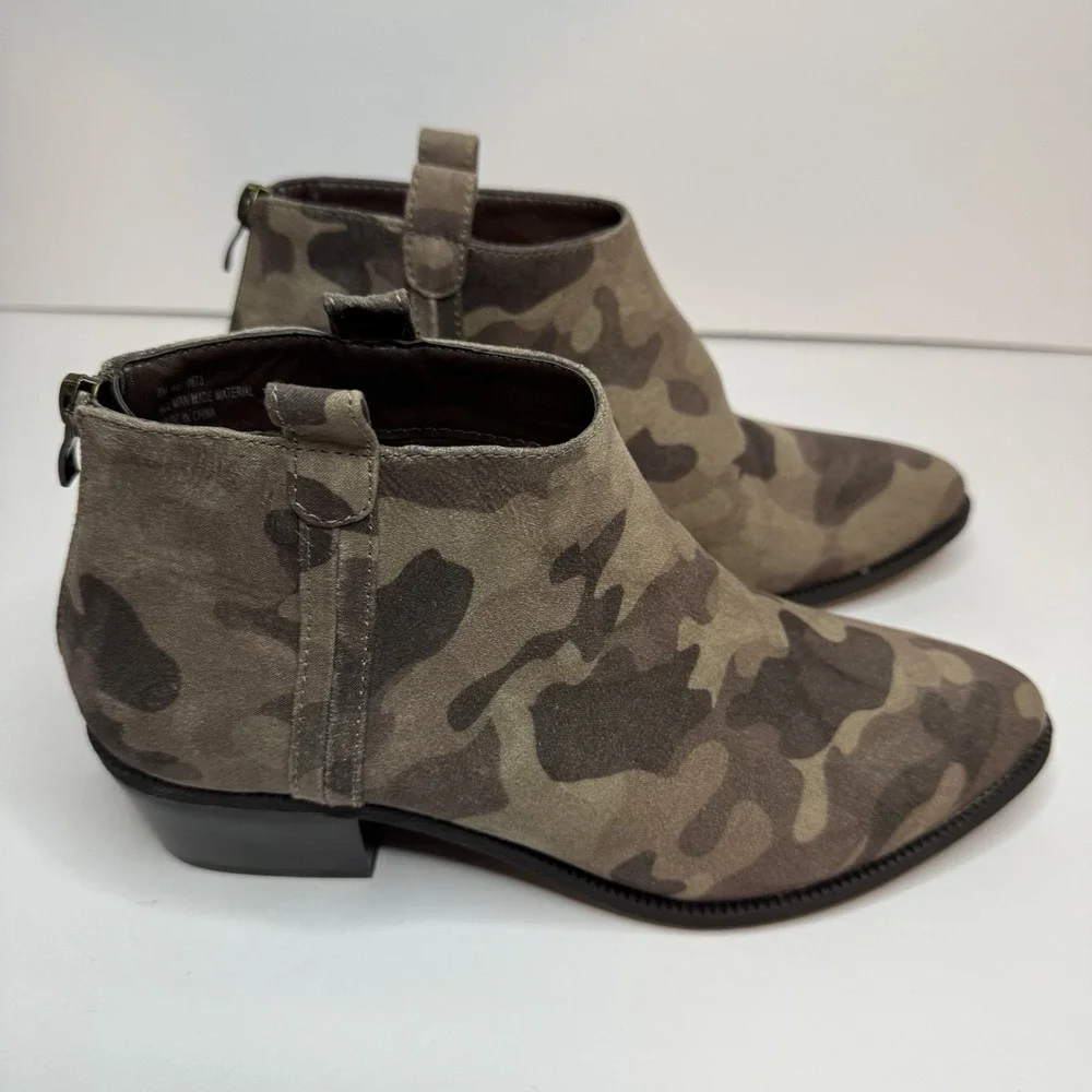 Comfort est 1946 Camo Print‎ Western Ankle Bootie women's size 8